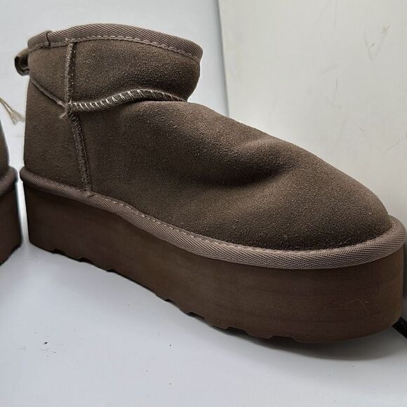 CUSHIONAIRE Women's Genuine Suede pull on platform boot +Memory Foam 8 TAUPE - Picture 6 of 7